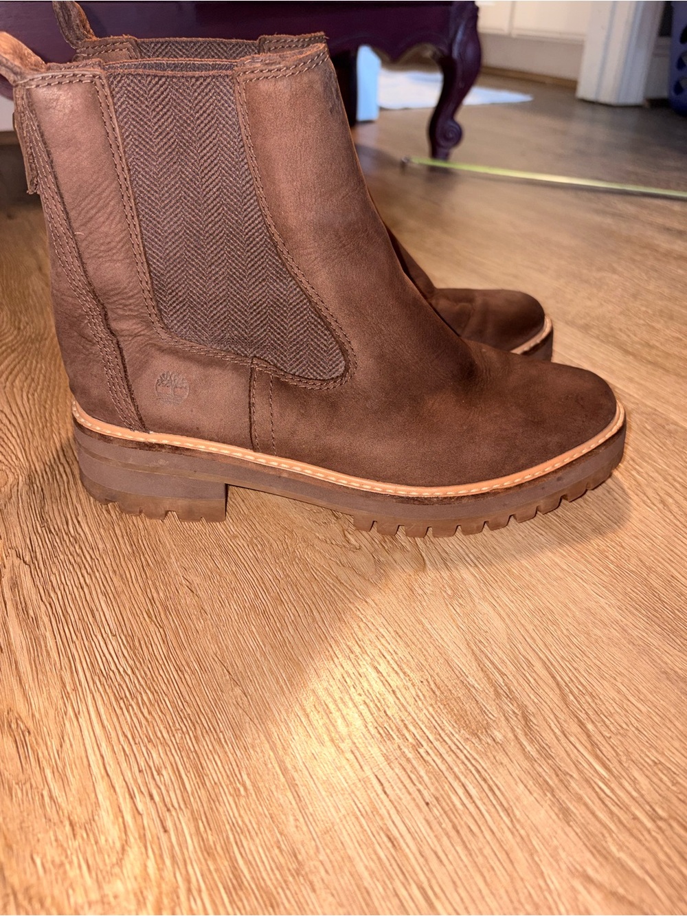 Timberland Women’s Brown Leather Chelsea Lug Boots Size 9 A23WU